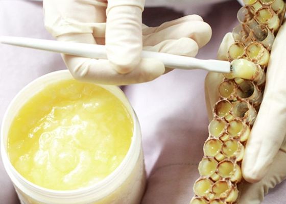 1.2%-2.0% 10-HDA Fresh Royal Jelly High Quality Bee Product Natural Organic Milk White Royal Jelly in Bottle Packaging